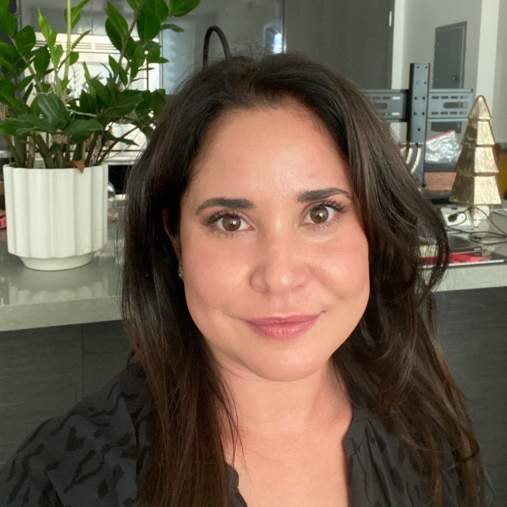 Meet your Posher, Leyda